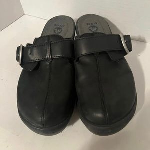Crocs Cobbler Buckle Clogs Womens Size 8 Black Leather Mules Slip On